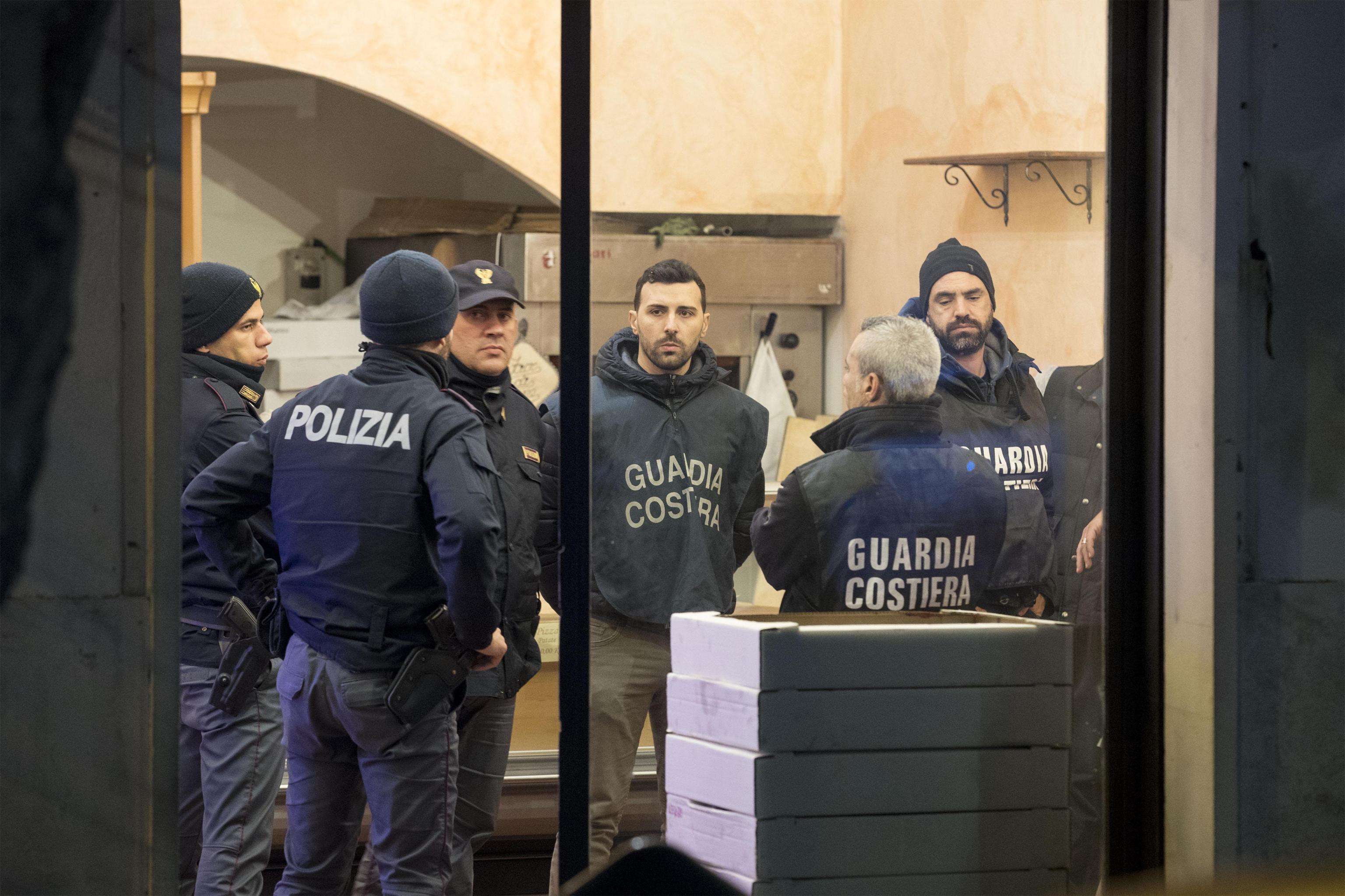 Oltre a polizia e carabinieri, anche la guardia costiera ha preso parte all'operazione