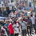 Migliaia di haitiani marciano verso l'ambasciata Usa di Port-au-Prince Migliaia di haitiani marciano verso l'ambasciata Usa di Port-au-Prince