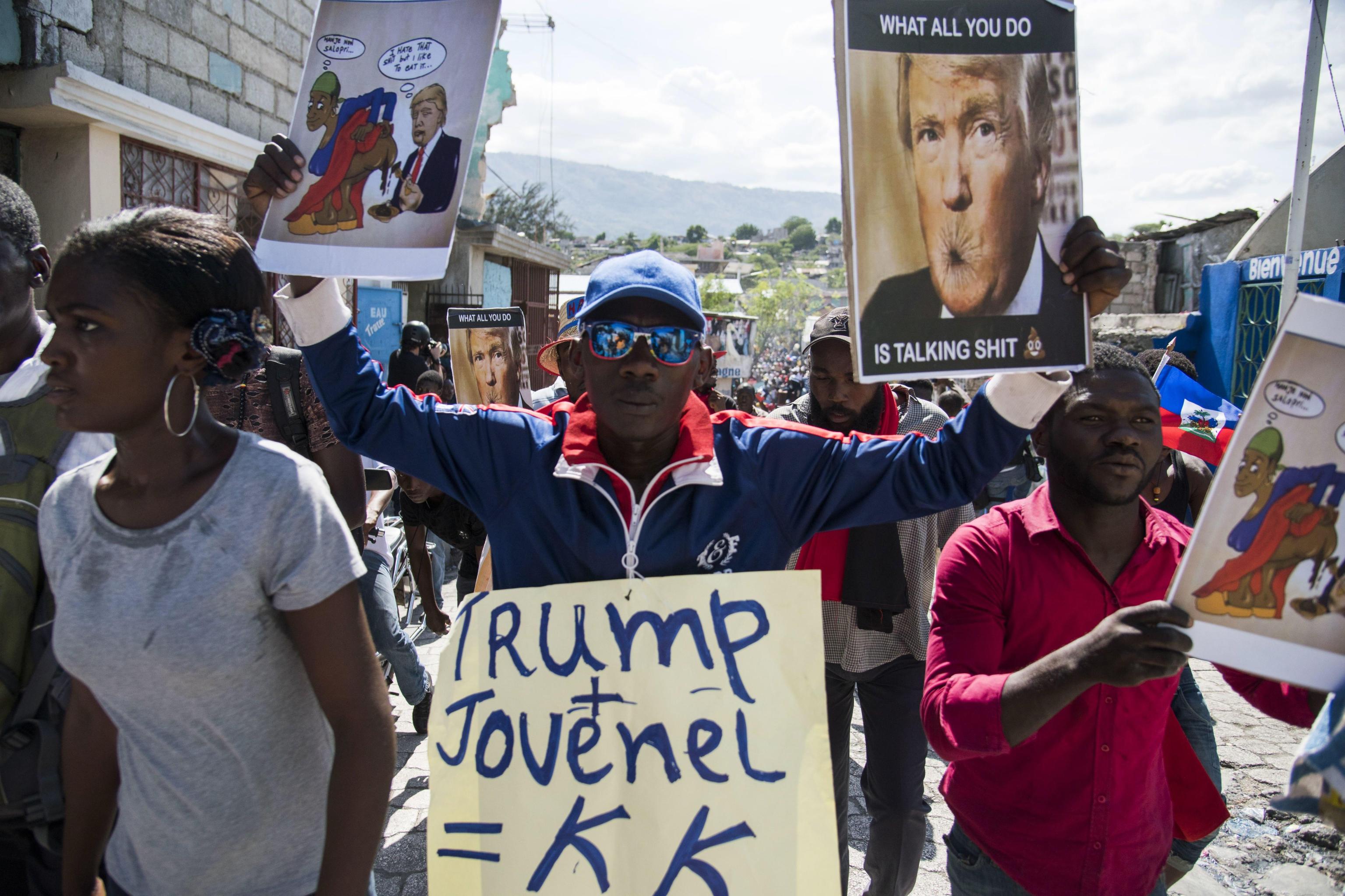 Altre immagini offensive mostrate al presidente degli Stati Uniti Altre immagini offensive mostrate al presidente degli Stati Uniti