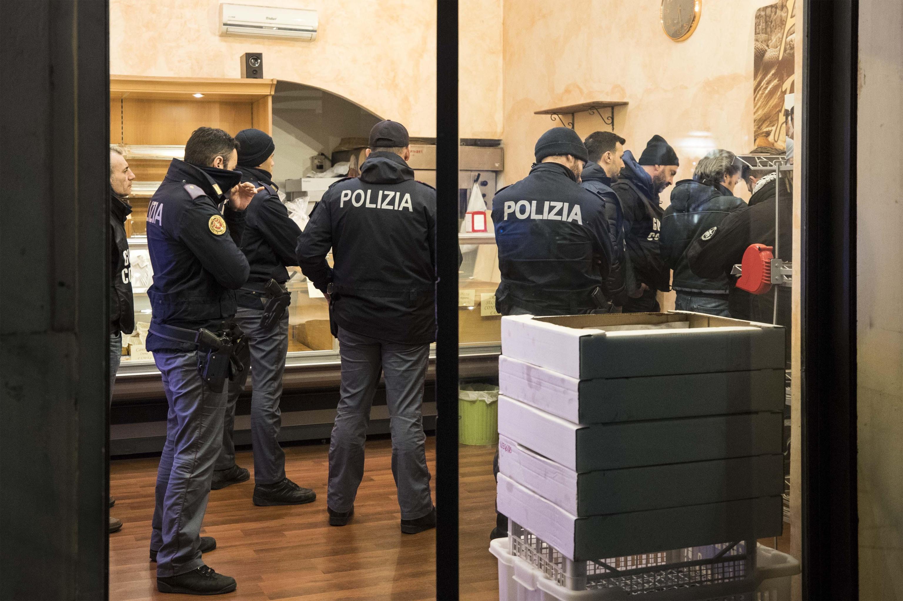 Sgominato Clan Spada Trentadue Arresti A Roma Per Associazione Mafiosa Sgominato Clan Spada Trentadue Arresti A Roma Per Associazione Mafiosa