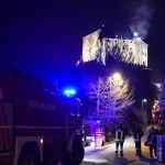 L’arrivo, in serata, dei vigili del fuoco presso la Sacra di San Michele L’arrivo, in serata, dei vigili del fuoco presso la Sacra di San Michele