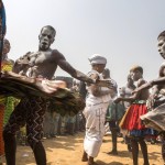 Un particolare della cerimonia caratterizzato da danze sfrenate e musica