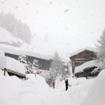 Maltempo, Cervinia isolata sotto due metri di neve
