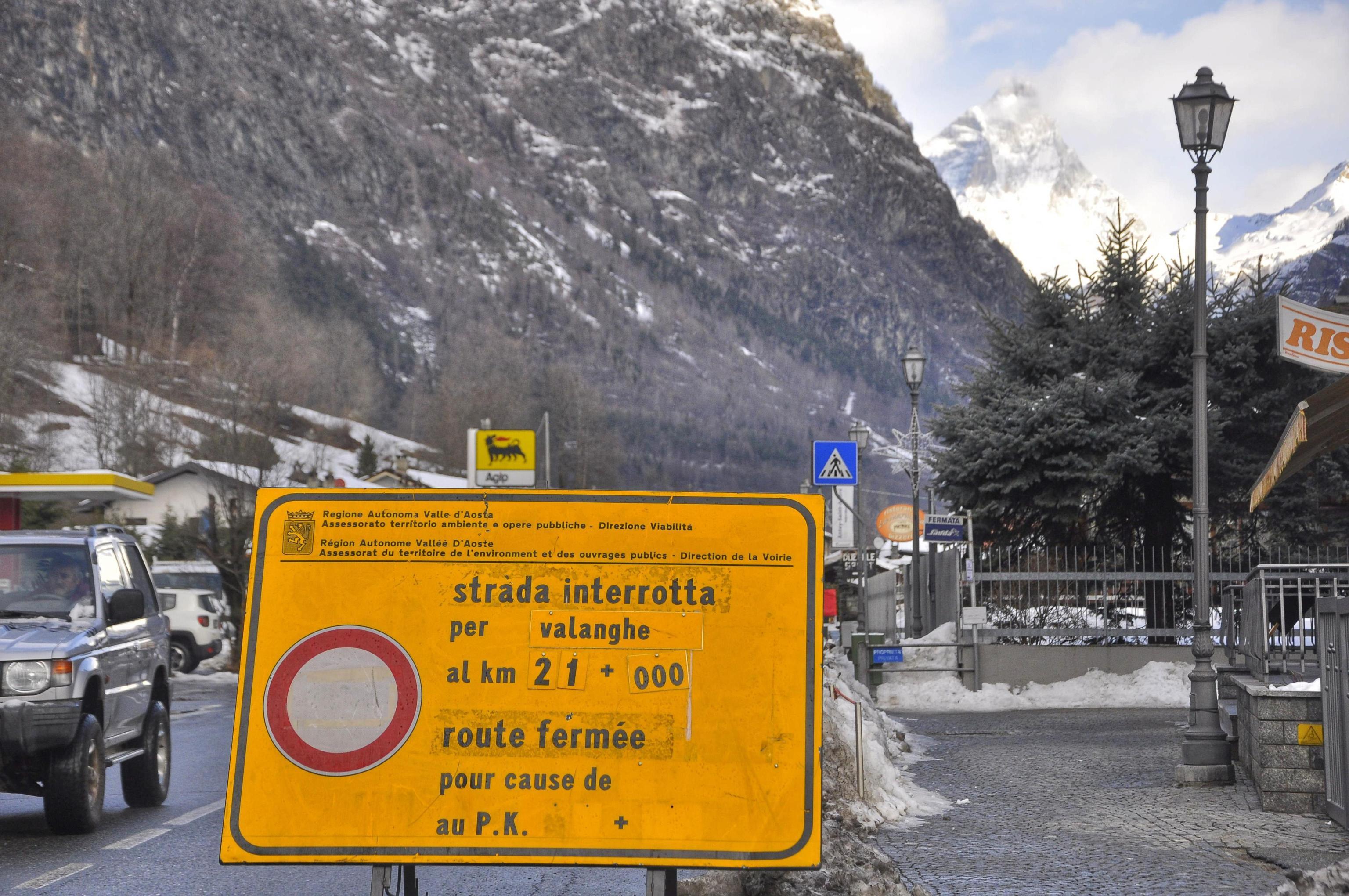 Maltempo: pericolo valanghe, strade chiuse a Cervinia