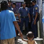 Sopralluogo all'interno di abitazioni civili da parte della polizia filippina