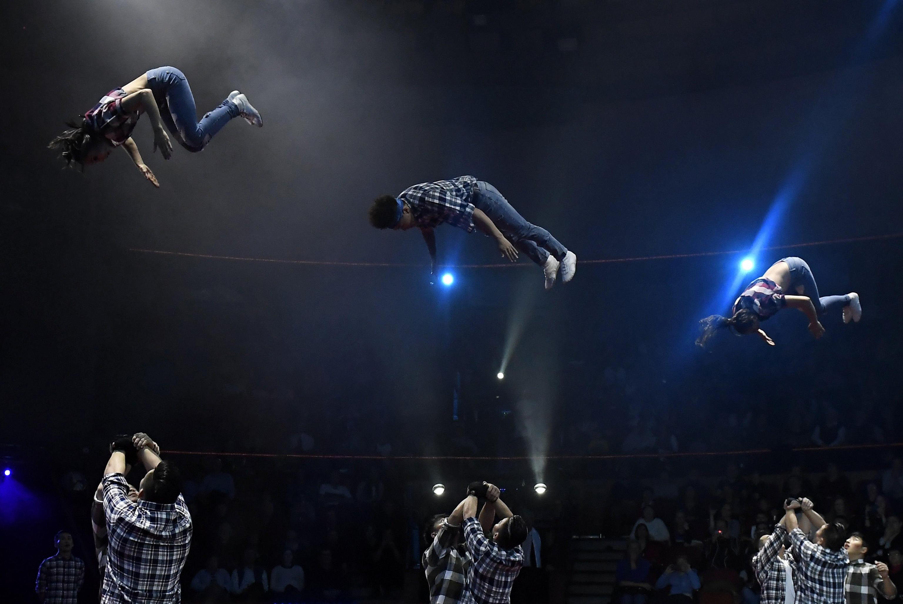 Gli acrobati del "Nomuna Group", direttamente dalla Mongolia, durante l'esibizione di ieri Gli acrobati del "Nomuna Group", direttamente dalla Mongolia, durante l'esibizione di ieri