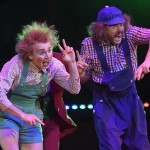 Un momento dello show comico del trio di clown russi dal nome emblematico, Without Socks, "senza calze" Un momento dello show comico del trio di clown russi dal nome emblematico, Without Socks, "senza calze"