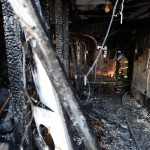 Gli interni completamente devastati dall'incendio Gli interni completamente devastati dall'incendio