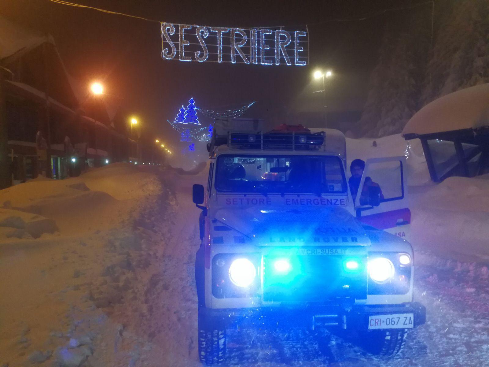 Sestriere travolta da una slavina. L'arrivo dei soccorsi