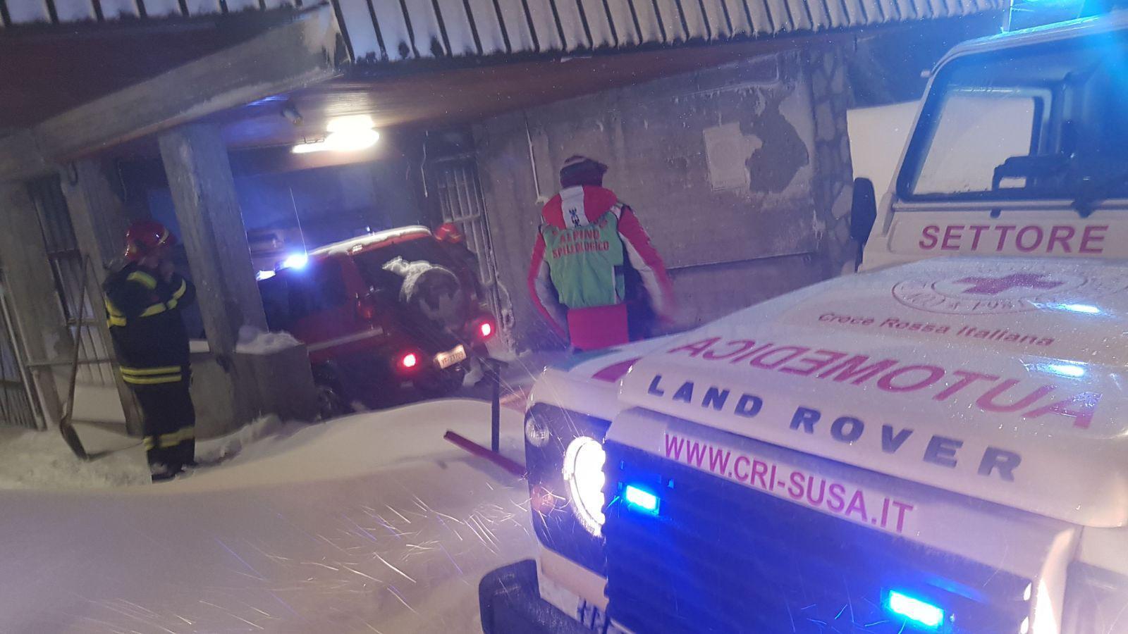 Sestriere, soccorsi in azione per liberare gli abitanti dalla slavina