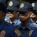 Poliziotti impegnati nella campagna anti droga voluta dal governo filippino