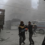 Un bambino viene tratto in salvo dai volontari: finora sono quasi cento le piccole vittime Un bambino viene tratto in salvo dai volontari: finora sono quasi cento le piccole vittime