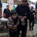 Un piccolo superstite in un centro di soccorso allestito sul posto Un piccolo superstite in un centro di soccorso allestito sul posto