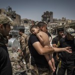 Un bambino ferito durante gli scontri a Mosul tra l’esercito iracheno e i miliziani dell'Isis. Ivor Prickett per il New York Times (12 luglio 2017)