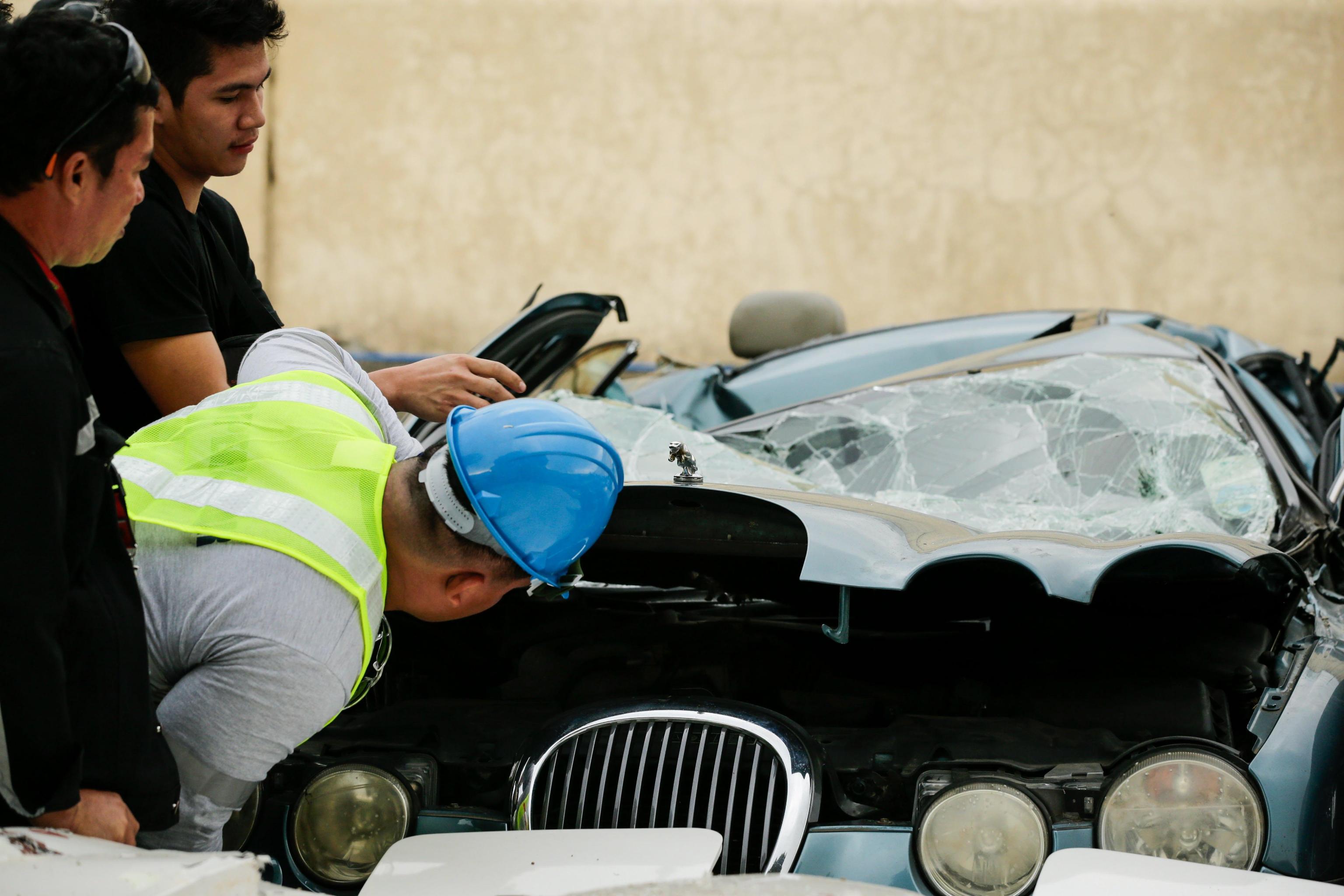 "D'ora in poi le automobili sequestrate verranno distrutte direttamente", dichiara il Presidente Duterte