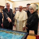 Erdogan consegna al papa il suo dono