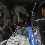 Spesso raggiungere i feriti intrappolati tra i detriti è quasi impossibile, soprattutto a causa dei nuovi bombardamenti Spesso raggiungere i feriti intrappolati tra i detriti è quasi impossibile, soprattutto a causa dei nuovi bombardamenti