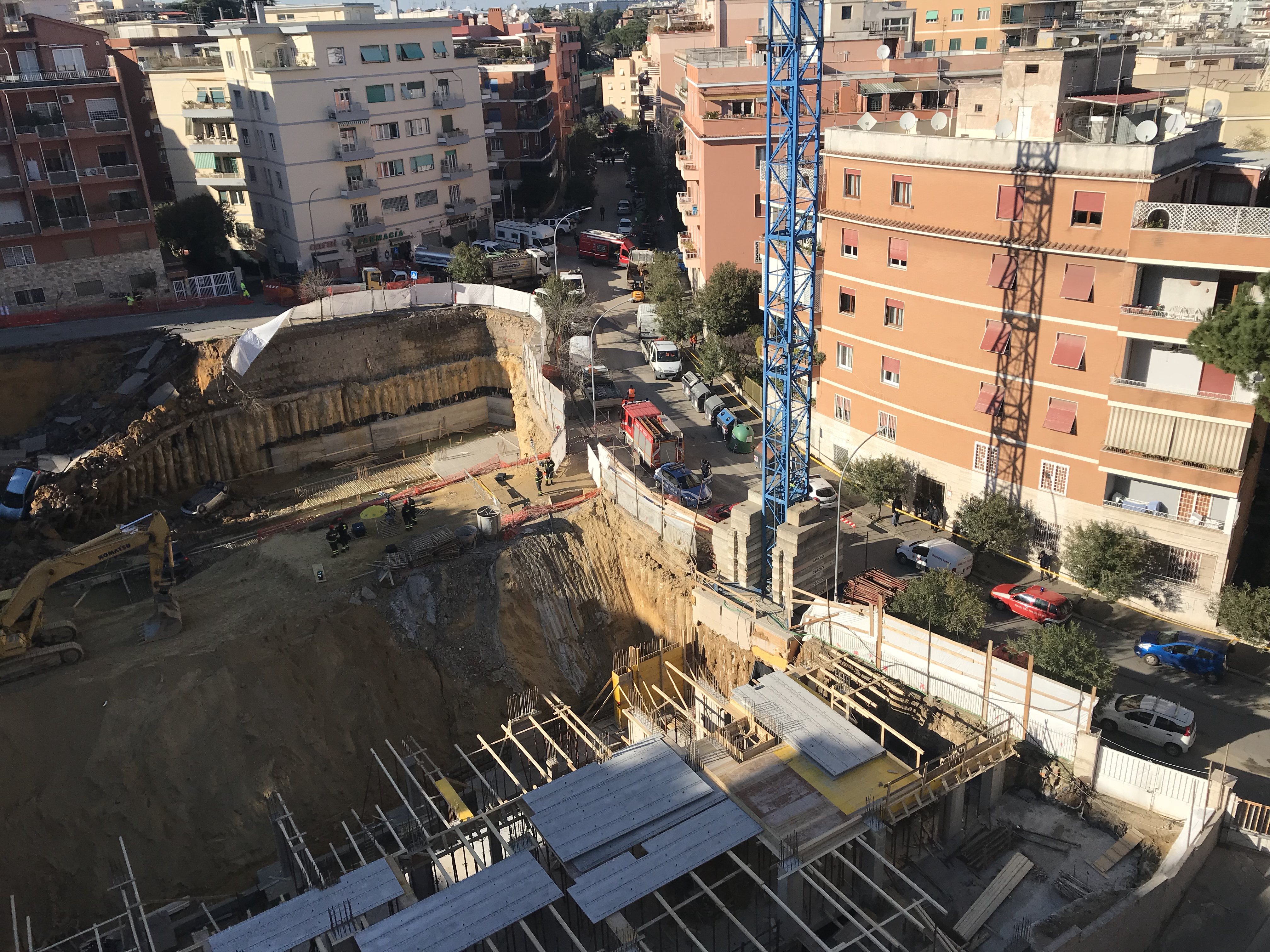 Il crollo, causato dalla rottura di tubi dell'acqua, sorge nel mezzo del quartiere Balduina