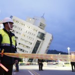 Edifici distrutti o inclinati dopo il terremoto devastante