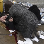 Una donna ferita durante l'attentato ai pedoni sul ponte di Westminster a Londra. Toby Melville per Reuters (22 marzo 2017)