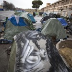 Un dipinto realizzato da un migrante su una delle tende del Baobab Camp Un dipinto realizzato da un migrante su una delle tende del Baobab Camp