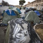 Un dipinto realizzato da un migrante su una delle tende del Baobab Camp