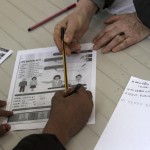 Alcuni migranti del Baobab Camp durante una lezione di italiano tenuta da volontari Alcuni migranti del Baobab Camp durante una lezione di italiano tenuta da volontari