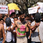 Gli uomini indiani sono scesi per le strade di Nuova Delhi per partecipare alla manifestazione contro lo stupro