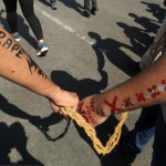 Gli uomini indiani sono scesi per le strade di Nuova Delhi per partecipare alla manifestazione contro lo stupro