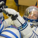 L’astronauta della NASA Richard Arnold in tuta spaziale sorride in attesa del lancio