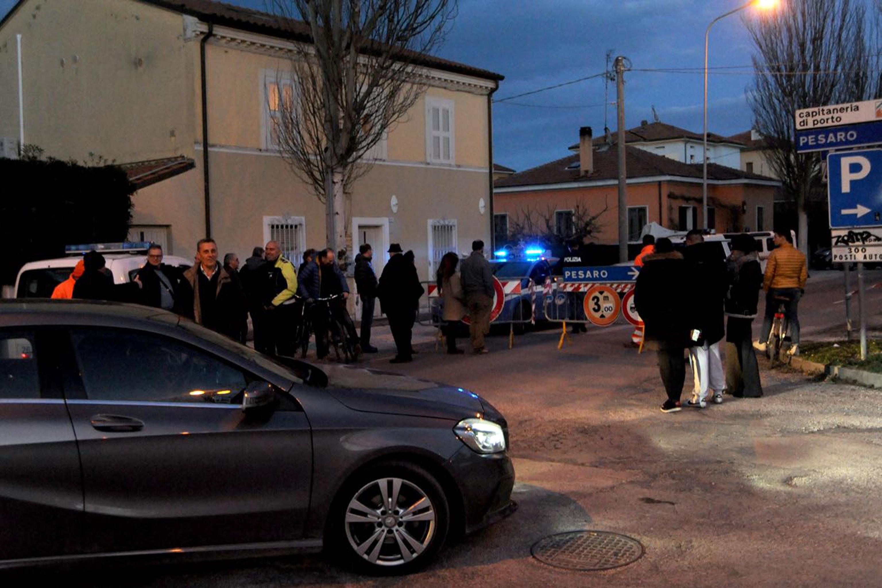 Le operazioni per evacuare circa 23 mila persone dalla "zona rossa" di Fano