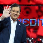 Nonostante stesse combattendo con un'ischemia, Fabrizio Frizzi aveva ripreso a condurre "L'Eredità"