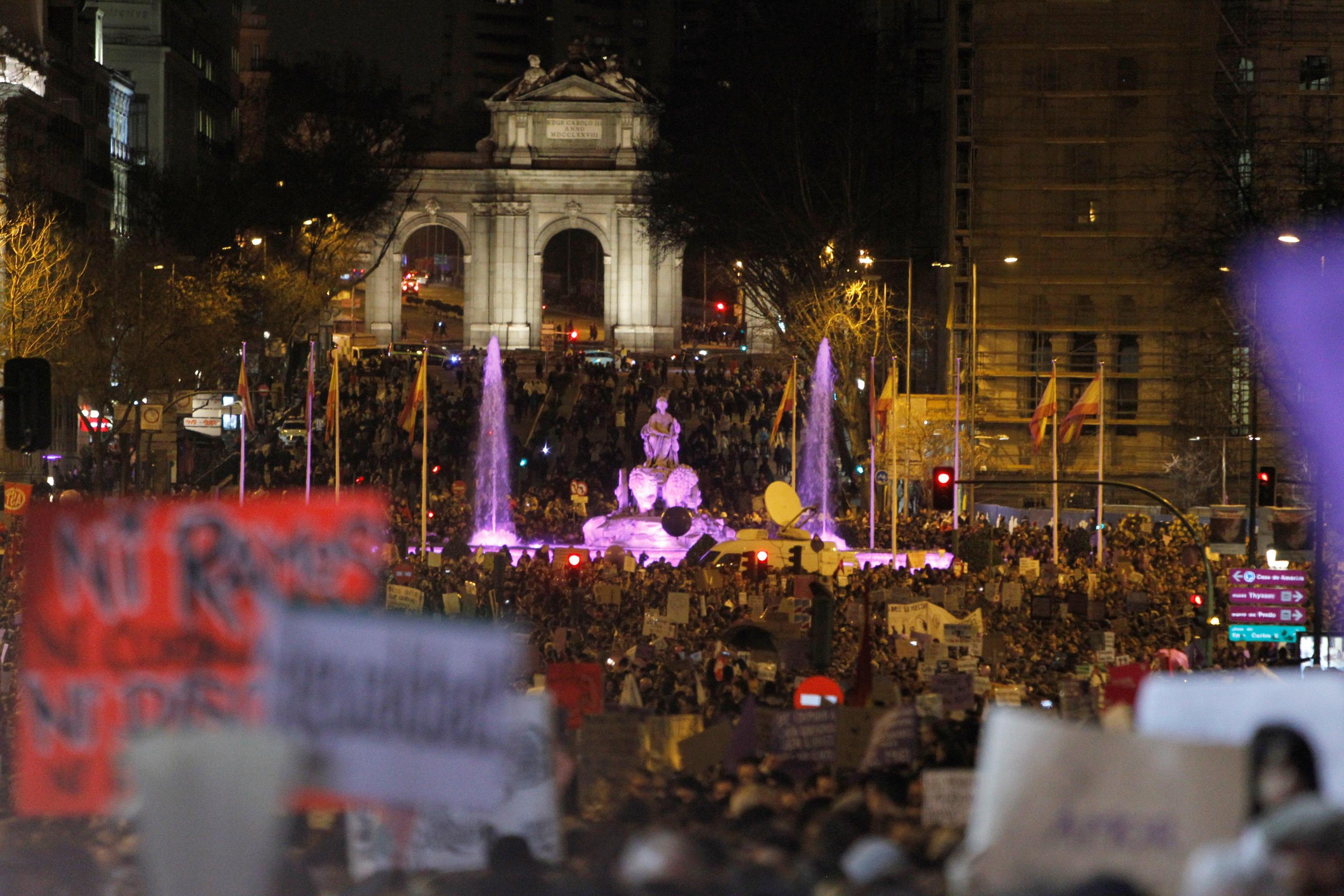 Fiumi di gente a Madrid dove lo slogan scelto dalle manifestanti “Se ci fermiamo noi, si ferma il mondo”