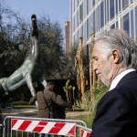La commozione di Giovanni Malagò, presidente del Coni, all'uscita dalla camera ardente