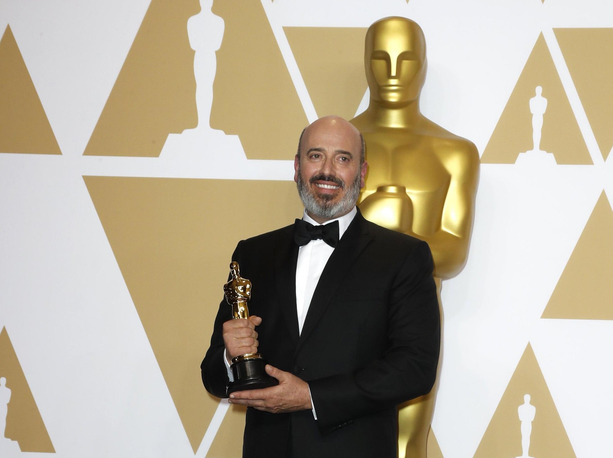 Mark Bridges ottiene il premio per i migliori costumi ne "Il filo nascosto" Mark Bridges ottiene il premio per i migliori costumi ne "Il filo nascosto"