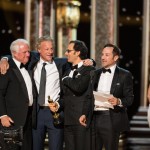 Jim Swartz, David Fialkow, Dan Cogan e Bryan Fogel accettano il riconoscimento per il miglior documentario, "Icarus" Jim Swartz, David Fialkow, Dan Cogan e Bryan Fogel accettano il riconoscimento per il miglior documentario, "Icarus"