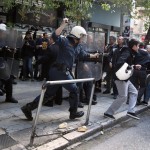 Una carica delle Forze dell'ordine nei confronti dei contestatori
