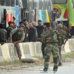 Secondo i media gli autobus sono 27 e ospitano 413 combattenti insieme alle loro famiglie