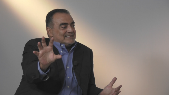 Il compianto Amedeo Ricucci, giornalista della Rai, ha affrontato con gli studenti i vari aspetti del giornalismo da inviato di guerra