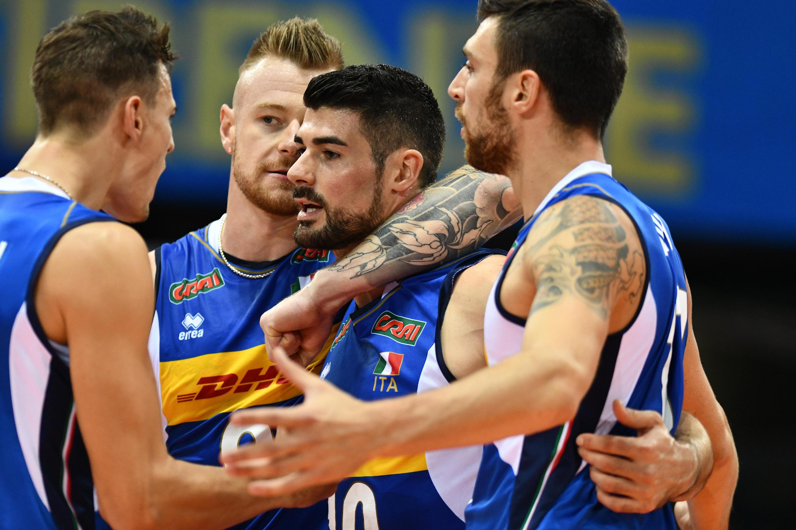 Gli azzurri festeggiano il 3-0 inflitto al Belgio