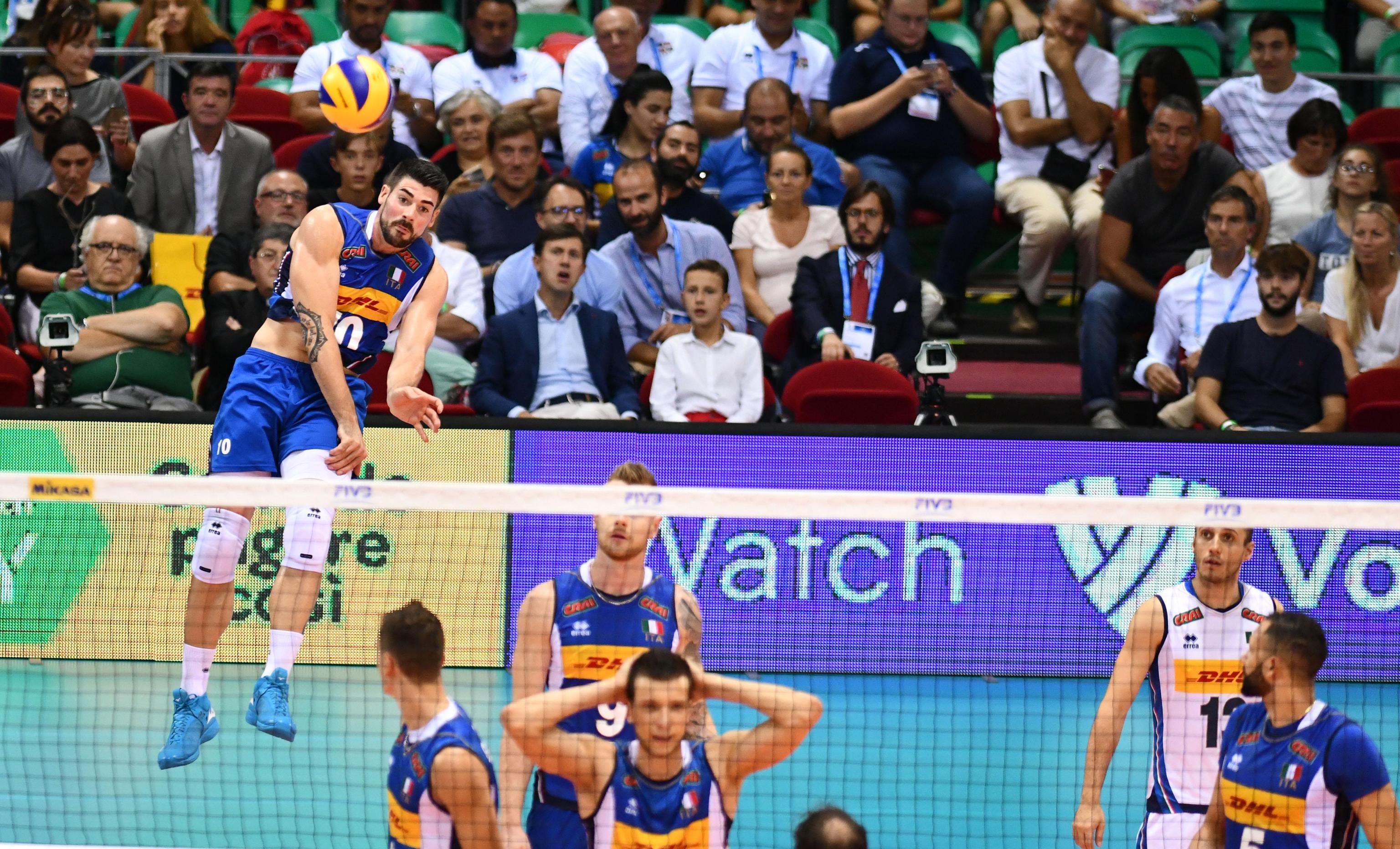 Un'azione del match con la battuta di Filippo Lanza