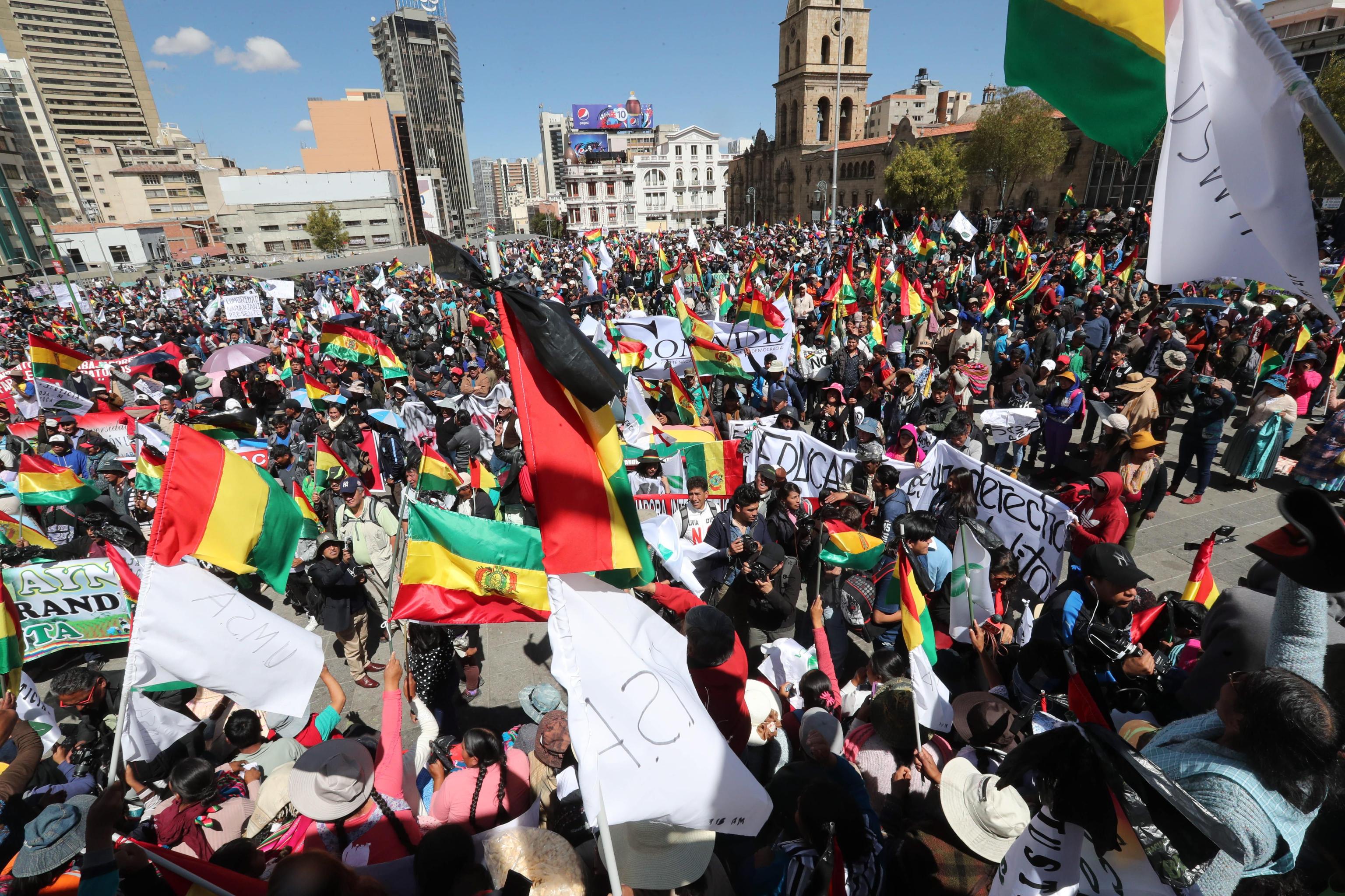 Plaza San Francisco a La Paz gremita di gente
