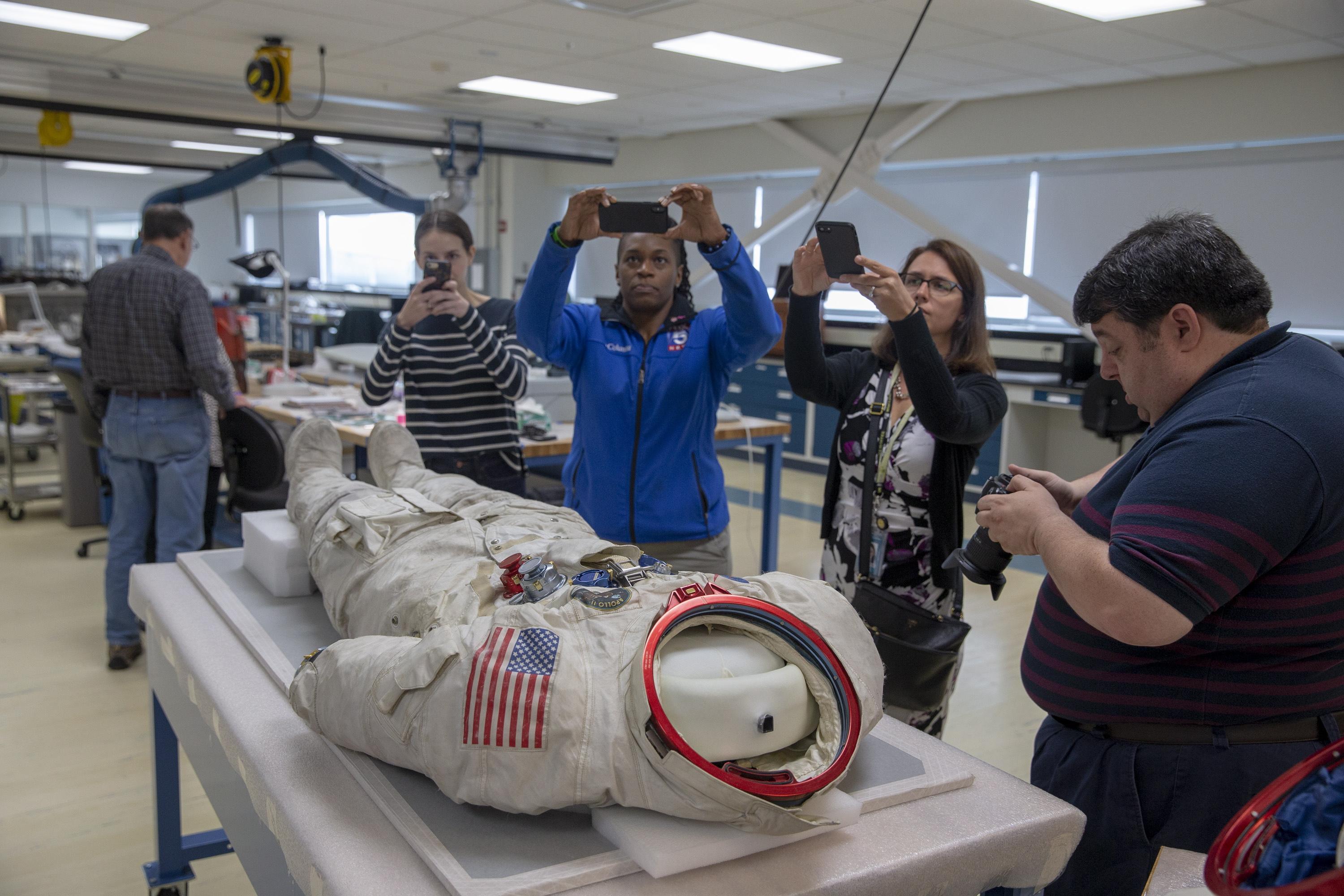 La tuta di Neil Armstrong, il comandante dell'Apollo 11 e primo uomo a camminare sulla Luna.