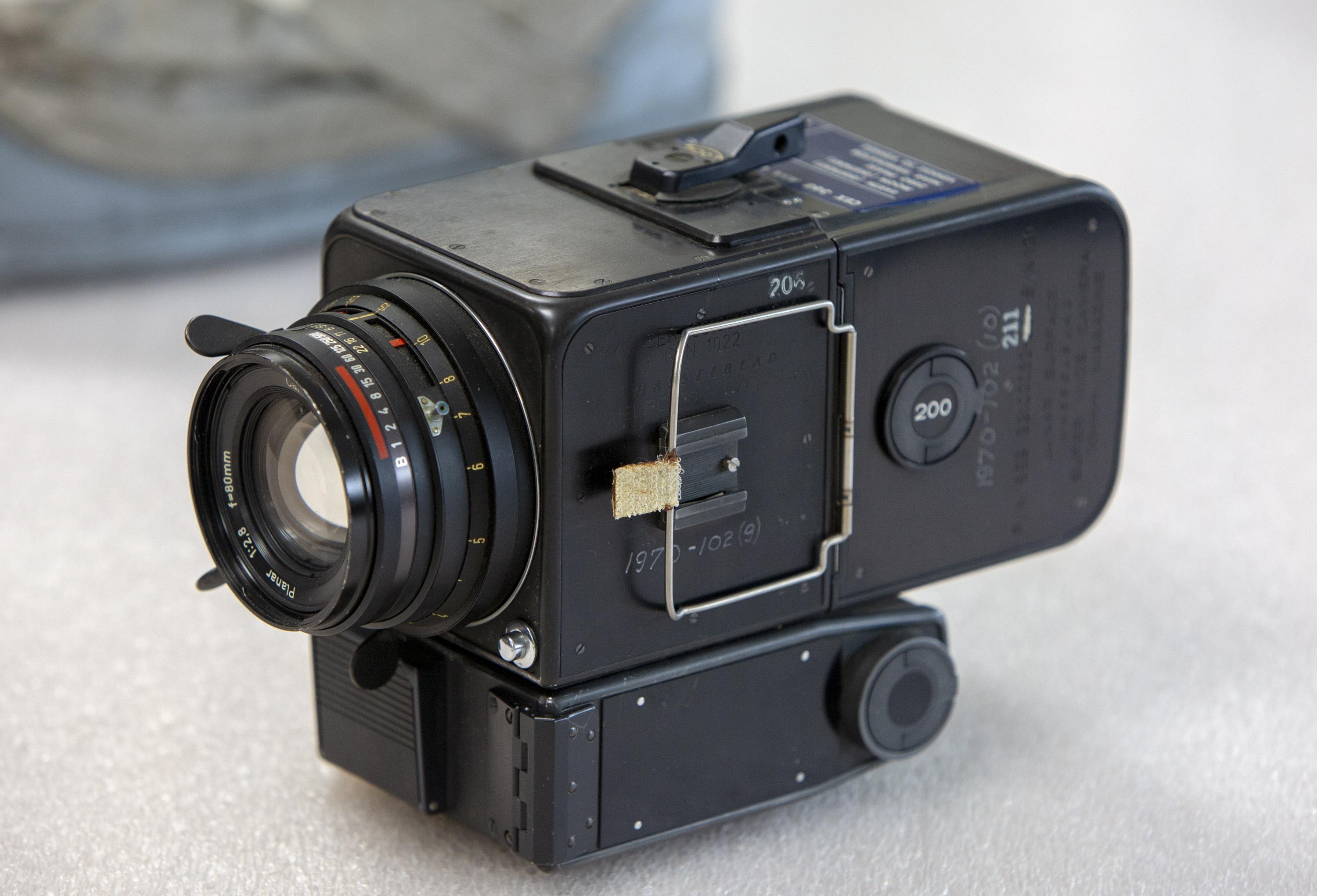 La telecamera Hasselblad 70mm proveniente dal modulo di comando dell'Apollo 11.