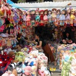 Il Mid-Autumn Festival celebra tre fondamentali valori. Il terzo è "la preghiera", pregare (chiedendo soddisfazione concettuale o materiale) per i bambini, il coniuge, la bellezza, la longevità o per un futuro buono.