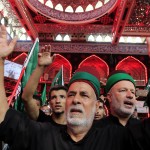 In Iraq i musulmani sciiti durante le commemorazioni alla moschea dove è stato sepolto l'Imam Hussein, a Karbala
