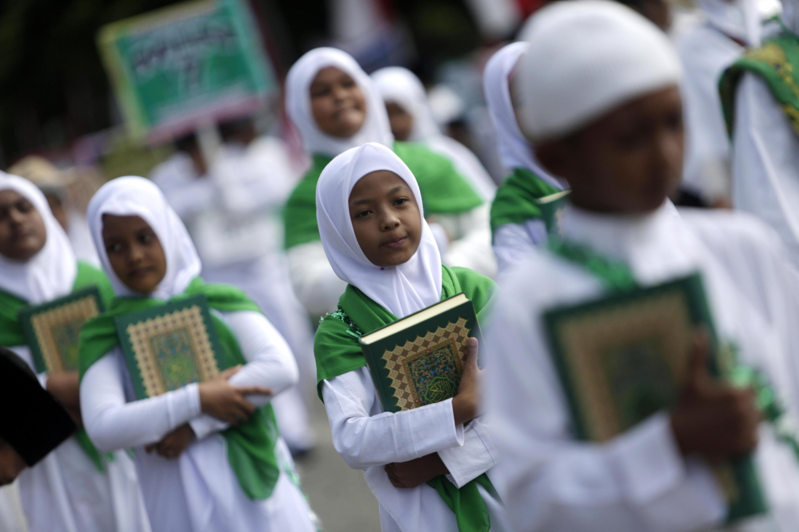 Studentesse indossano il velo durante la parata per il nuovo anno islamico. Il Capodanno islamico o Hijri segna l'inizio di un nuovo anno di calendario islamico, che cade l'11 settembre di quest'anno.