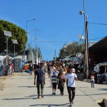Una panoramica all'interno del centro di identificazione per richiedenti asilo di Moria
