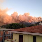 Evacuate 5 frazioni per la vicinanza all’incendio di natura certamente dolosa