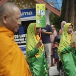 Anche un monaco buddista è presente alla parata per il Capodanno islamico.
